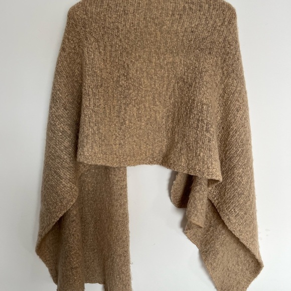 5/20$ Cozy Beige Women's scarf - Picture 3 of 3